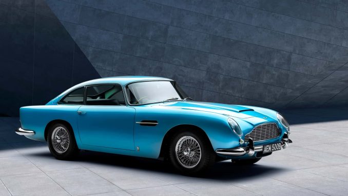 Setkali jste se s někým, komu by se Aston Martin DB5 nelíbil? Kupé se tento měsíc dožívá úctyhodného věku 60 let. Debutovalo již v září 1963