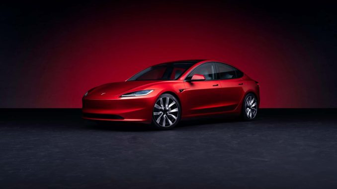 Po šesti letech a dvou milionech celosvětově prodaných kusů Tesla oživila Model 3 novými vylepšeními, zvětšením dojezdu a vylepšením funkcí
