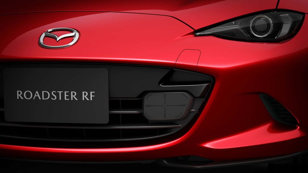 Mazda představila v Japonsku důkladně modernizovaný model MX-5 Miata, kde sportovní kabriolet nese název Roadster/Roadster RF