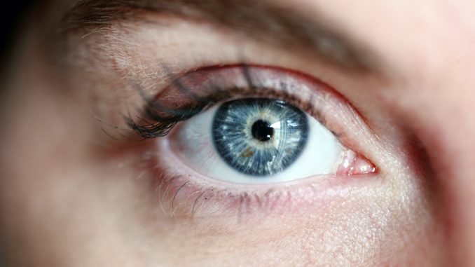 Ztráta zraku může snížit kvalitu vašeho života a zvýšit riziko zdravotních problémů. Tady je 10 tipů pro lepší péči o své oči