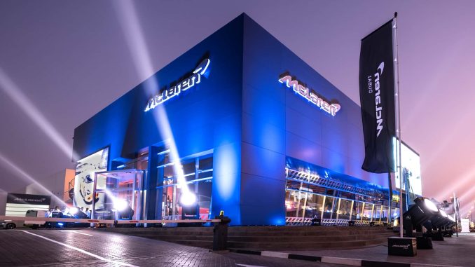 McLaren otevřel v Dubaji svůj největší samostatný showroom na světě. Nové zařízení se nachází vedle největšího servisního střediska značky