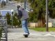 Po čtyřech úmrtích se stahují všechny elektronické skateboardy Onewheel. Americká dozorčí komise stáhla všech 300 000 zařízení v USA