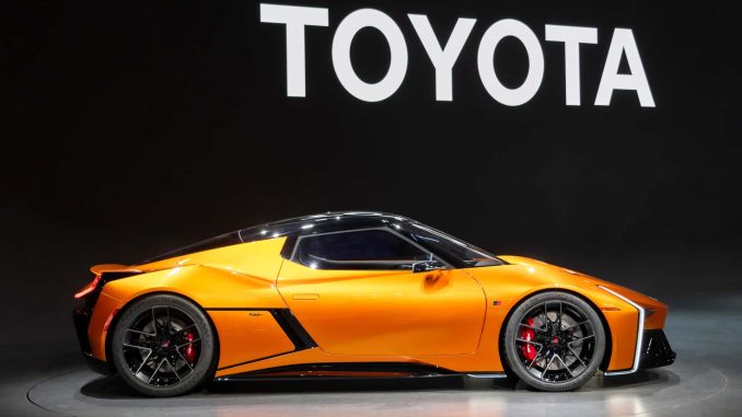 Dvoumístný elektromobil známý jako Toyota FT-Se hrdě nese značku Gazoo Racing a má proporce sportovního vozu s motorem uprostřed