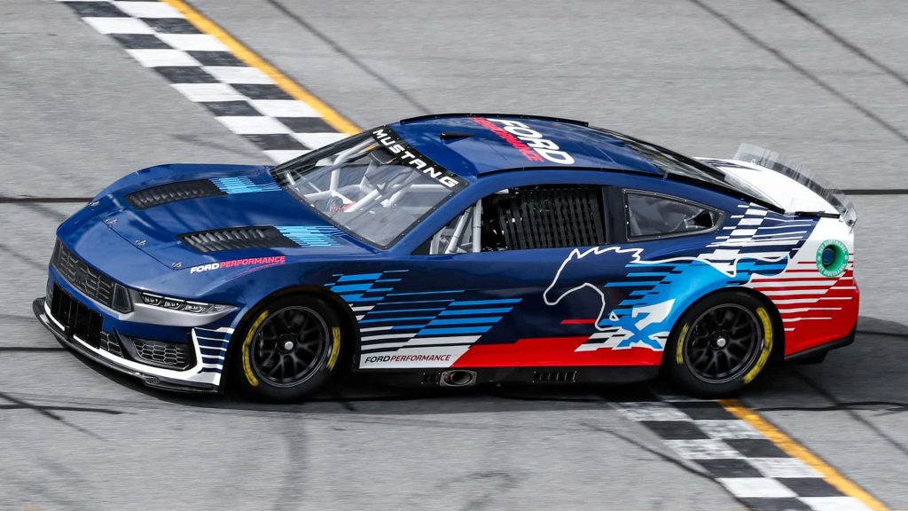 Mustang závodí v NASCAR na plný úvazek od roku 2011, kdy se účastnil Xfin