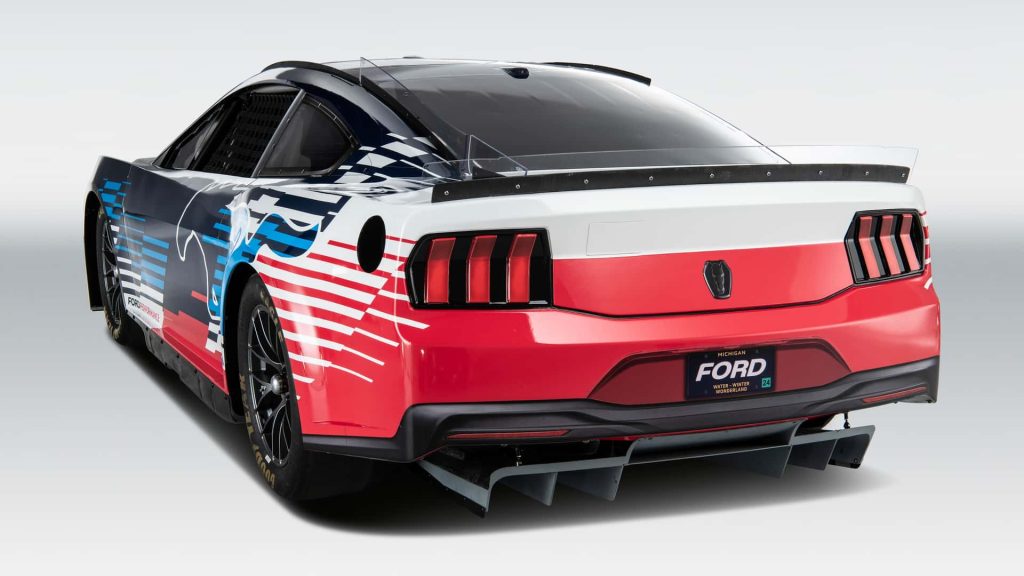 Vůz Mustang Dark Horse v sérii NASCAR Cup 2024 se poprvé představí 4. února