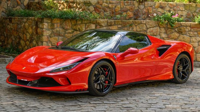Italská automobilka Ferrari představila model F8 Spider s 3,9 litrovým osmiválcovým motorem V8 s označením F154GC