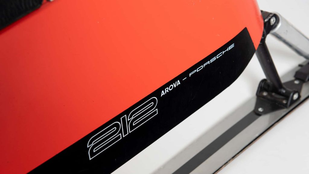 Společnost Porsche spolupracovala s výrobcem skibobů Arova při uvedení modelu 212 v roce 1970