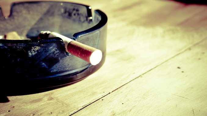 Francie právě zavedla zákaz kouření na některých veřejných místech. Dále oznámila zákaz kouření na plážích jako součást kampaně proti kouření