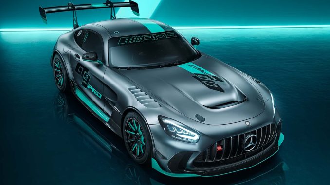 Mercedes-AMG GT2 Pro se představil bohatým nadšencům do motoristického sportu. Ceny začínají na částce kolem jedenácti milionů korun za kus