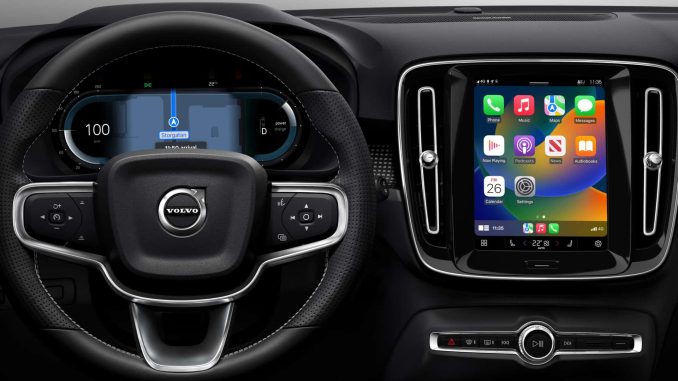 Apple CarPlay a Android Auto jsou v poslední době ve světě aut kontroverzní témata. Některé automobilky technologie zruší, Volvo však ne