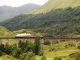 Jakobínské cesty přes skotský Glenfinnanský viadukt jsou příští rok v ohrožení, stejně tak vlak Jacobite, známý také jako "Bradavický expres"