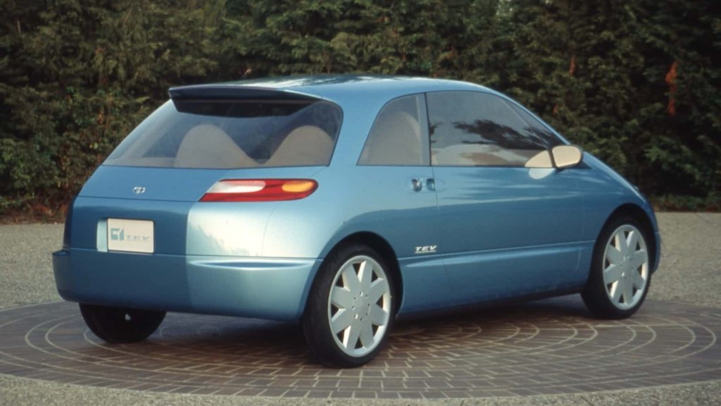 Ještě předtím, než se začalo uvažovat o modelu Prius, navrhla společnost CALTY tento rozkošný plně elektrický hatchback se zábavným dvoudveřovým uspořádáním