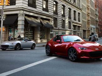 V devátém roce výroby Mazda osvěžuje model MX-5 Miata pro rok 2024. Nabízí mírný facelift a řadu mechanických a kosmetických vylepšení