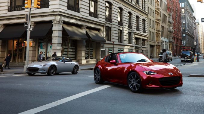 V devátém roce výroby Mazda osvěžuje model MX-5 Miata pro rok 2024. Nabízí mírný facelift a řadu mechanických a kosmetických vylepšení