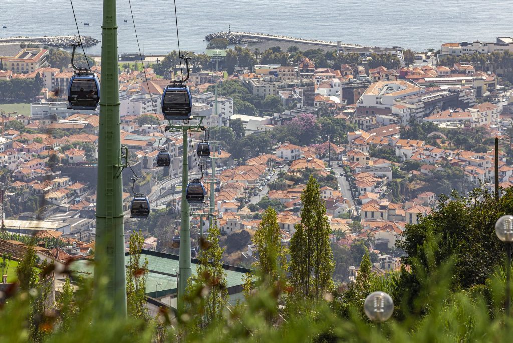 Funchal, malebné hlavní město ostrova, má svým návštěvníkům co nabídnout