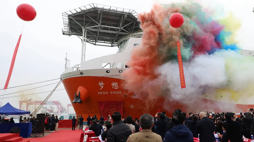 Čína plánuje speciální lodí vrtat do zemského pláště