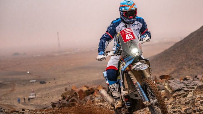 Letošní ročník Rallye Dakar se rozloučil se španělským motocyklovým závodníkem Carlesem Falcónem, který podlehl zraněním ze druhé etapy