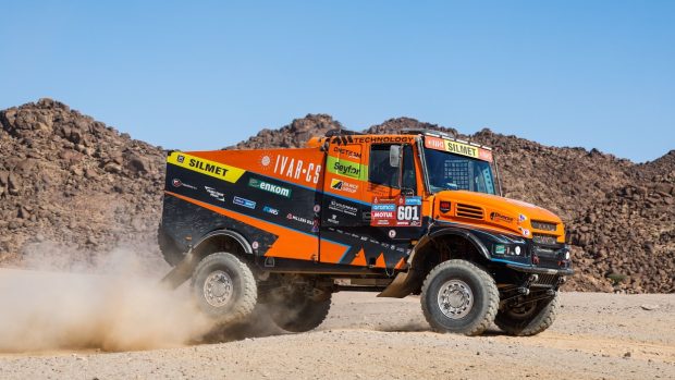 Kamionový závodník Martin Macík vyhrál slavný etapový závod Rallye Dakar 2024. Macík měl náskok nad druhým Alešem Lopraisem asi dvě hodiny