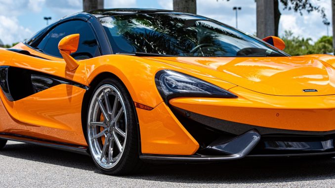 Společnost McLaren Group má od nynějška nového majitele. Bahrajnský státní investiční fond Mumtalakat Holding Company