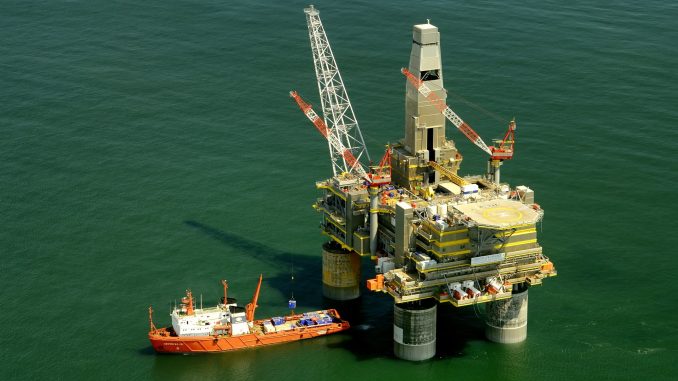 Třetí největší čínská národní ropná a plynárenská společnost (CNOOC) nedávno oznámila, že učinila rozsáhlý hlubokomořský objev ropy