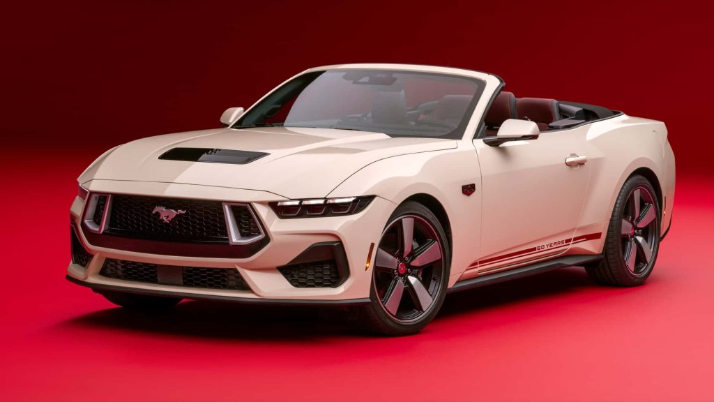 K dispozici je Mustang s výročním paketem pouze ve výbavě GT Premium