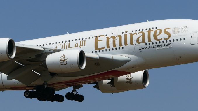 Po několika dnech chaosu na mezinárodním letišti v Dubaji zveřejnil šéf Emirates otevřený dopis, ve kterém se omluvil za zrušení letů