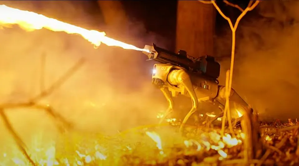 Společnost Throwflame prodává robotického psa s plamenometem