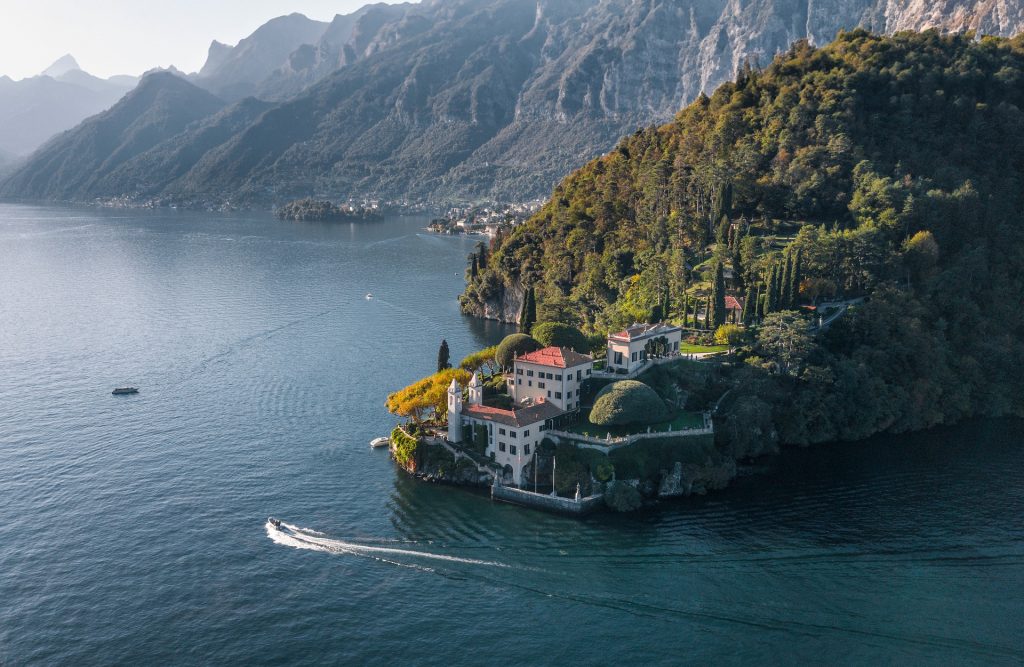 Starosta města Como  Alessandro Rapinese se ohradil proti přílišnému turismu u jezera Como