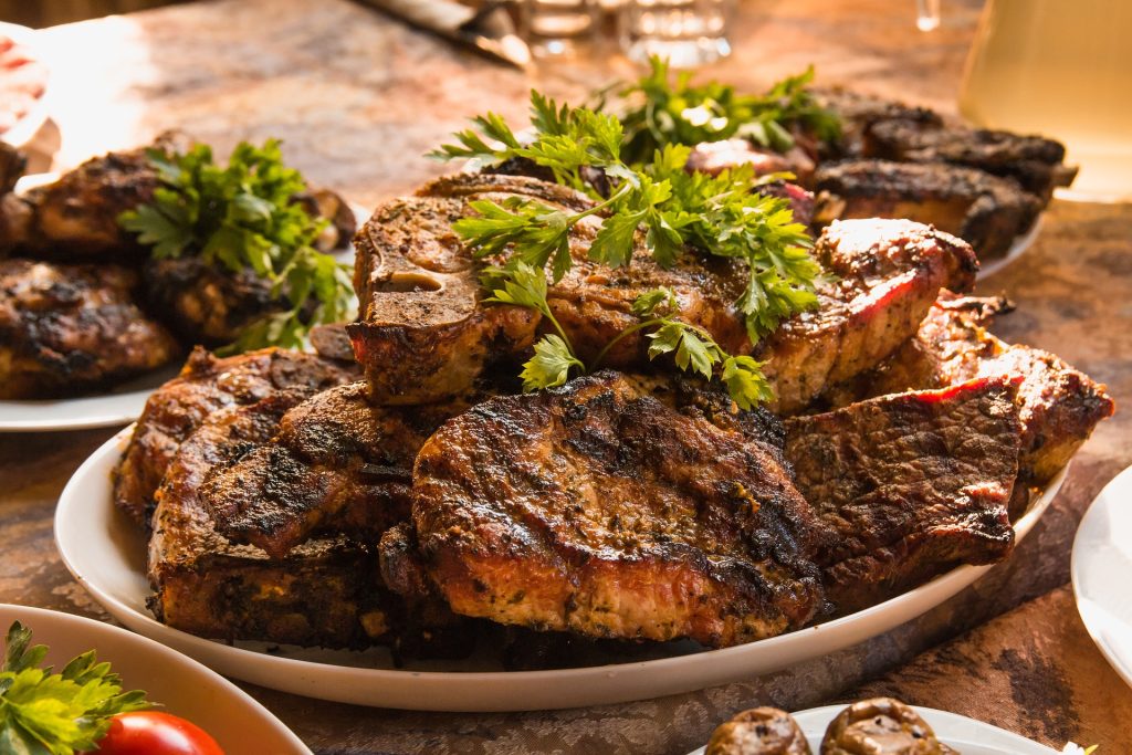Libovější maso má méně tuku na porci, což znamená, že obsahuje více libového masa, tedy více bílkovin na porci