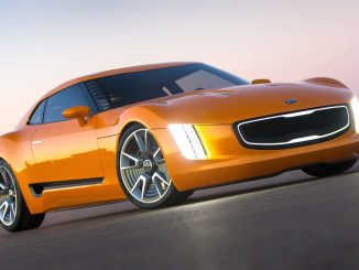 Kia navázala na chválu svého čtyřdveřového konceptu GT z roku 2011 konceptem GT4 Stinger. Jednalo se o stylový sporťák s pohonem zadních kol