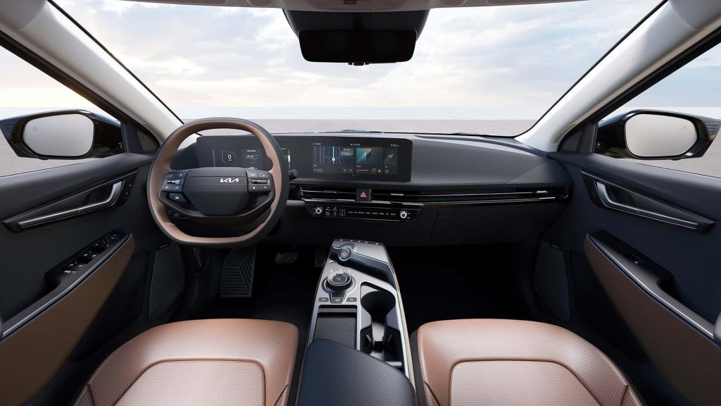 Nová Kia EV6 má jiný tříramenný volant a aktualizovaný rám pro dvě obrazovky