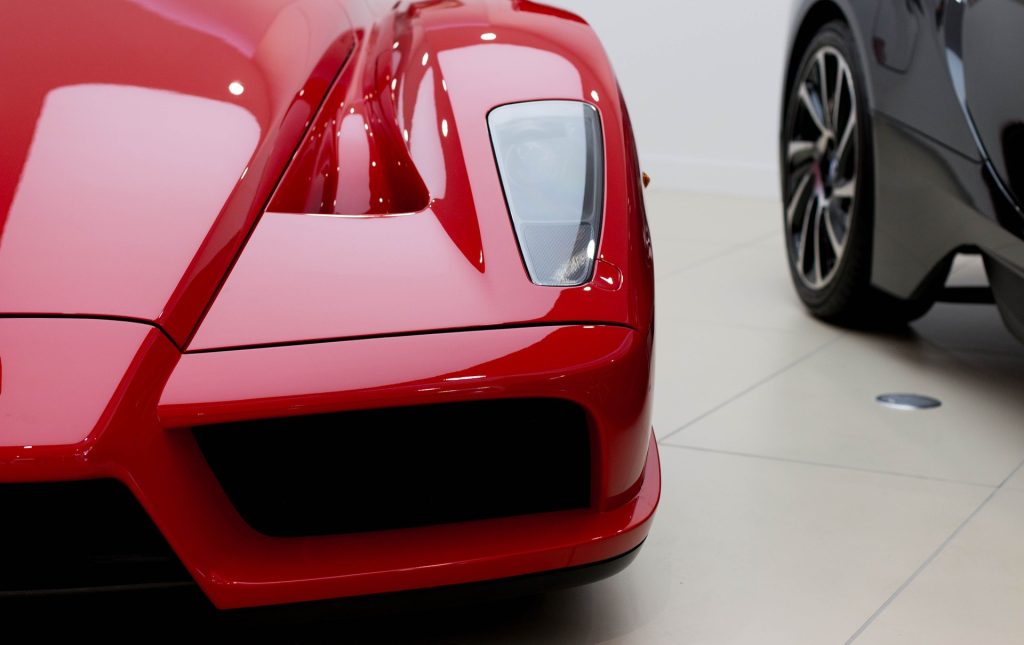 Ferrari vyrobilo pouze 399 exemplářů modelu Enzo, takže trh s těmito pneumatikami nedosahuje velkých rozměrů