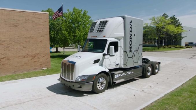 Honda je známá svými malými vozy. Nyní však představila nákladní vůz s vodíkovými palivovými články s názvem Class 8 Hydrogen Fuel Cell Truck
