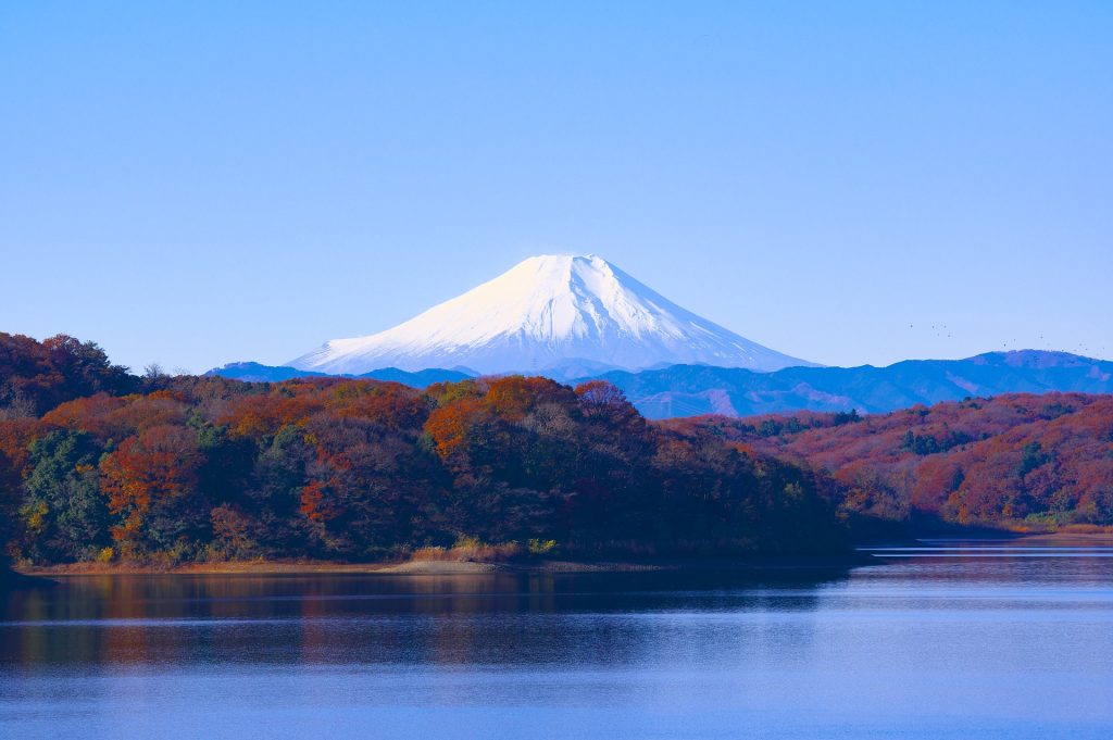 Fujikawaguchiko na severním úpatí hory se pyšní řadou malebných fotografických míst, která nabízejí úžasné záběry legendárního cíle