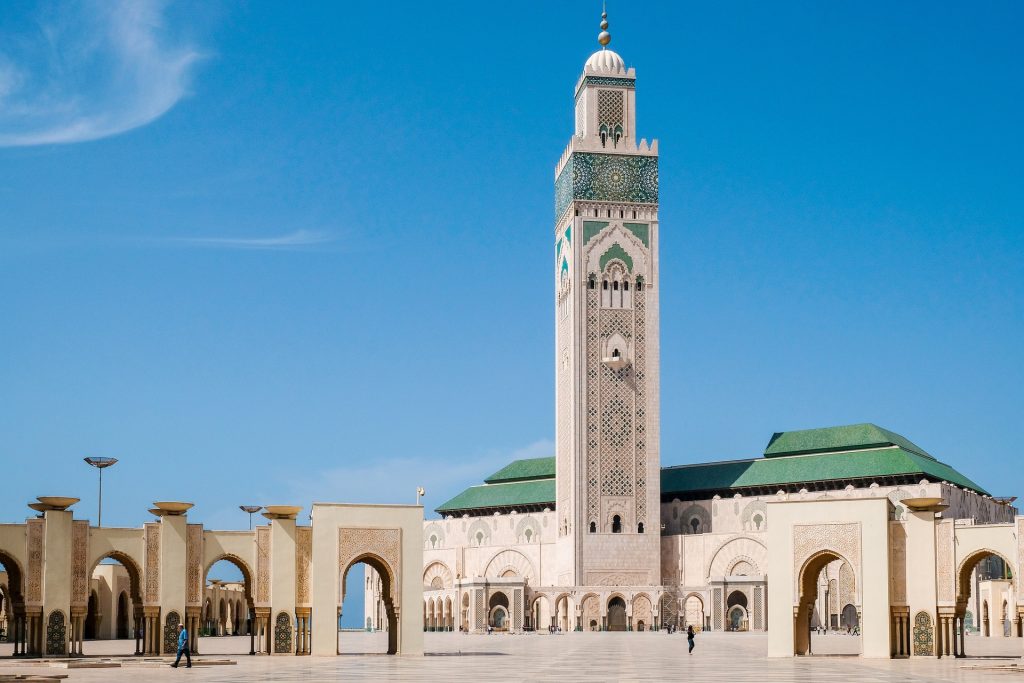 Casablanca se nachází 300 km jižně od města Tanger v Maroku