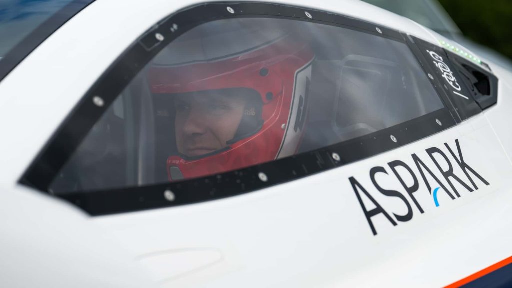 V roce 2012 vyhrál tentýž Marc Basseng vytrvalostní závod 24 hodin Le Mans, když pilotoval vůz Audi R8 LMS ultra