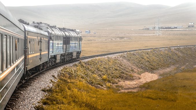 Nový vlakový express v Turecku s názvem Mesopotamia Express měří na délku 1051 km a vede z Ankary do Diyarbakıru