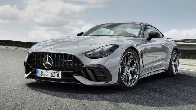 Nový model Mercedes-AMG GT63 Pro dostal vyšší výkon, vylepšenou aerodynamiku a dodatečné chlazení motoru a trikový systém pohonu všech kol