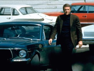 Slavný hollywoodský herec Steve McQueen si liboval v motorových vozidlech, se kterými závodil nebo je vášnivě sbíral