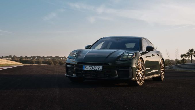 Porsche ponechává u některých modelů v prodeji spolu s elektromobily i benzinové verze. Nyní zvažuje stjenou strategii i pro Panameru