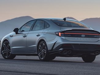 Hyundai pro rok 2024 důkladně osvěžil design sedanu Sonata. Do modelového roku 2025 vstoupí nová modelová řada s mírným zvýšením cen