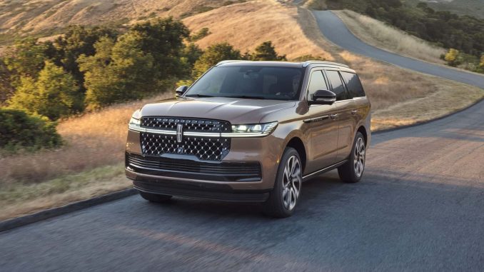 Lincoln Navigator je v prodeji již několik let. Nyní přichází luxusní značka Ford se zcela novým modelem, který má pořád stejný motor