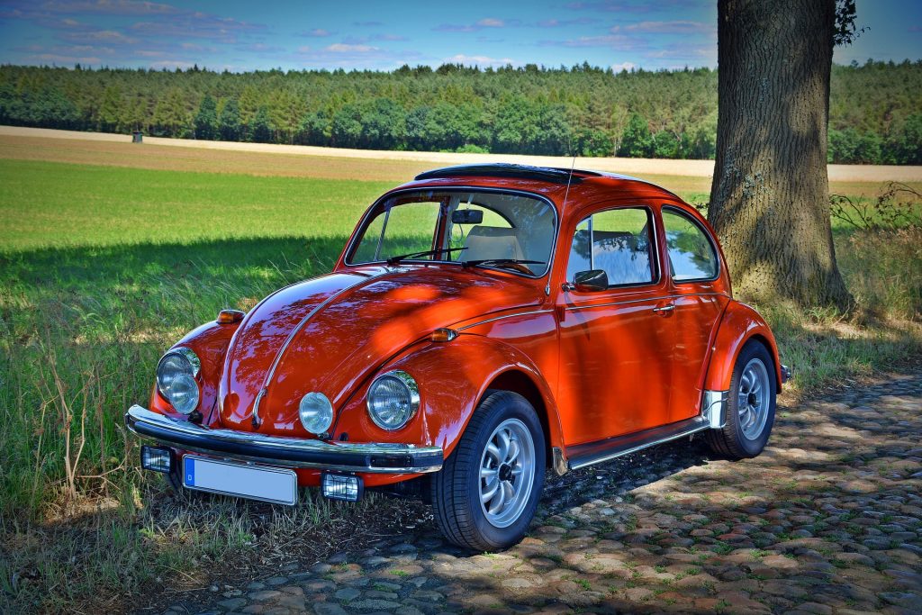 Volkswagen Beetle, známý také jako „brouk“, se stal symbolem ekonomického růstu a dostupnosti automobilů v poválečné Evropě