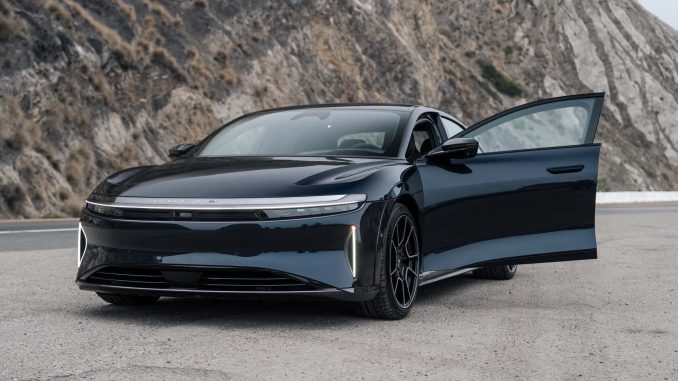 Obrněná vozidla mají mnoho tvarů, velikostí a vlastností. Zakázkový model Lucid Air Sapphire je dokonce neprůstřelný