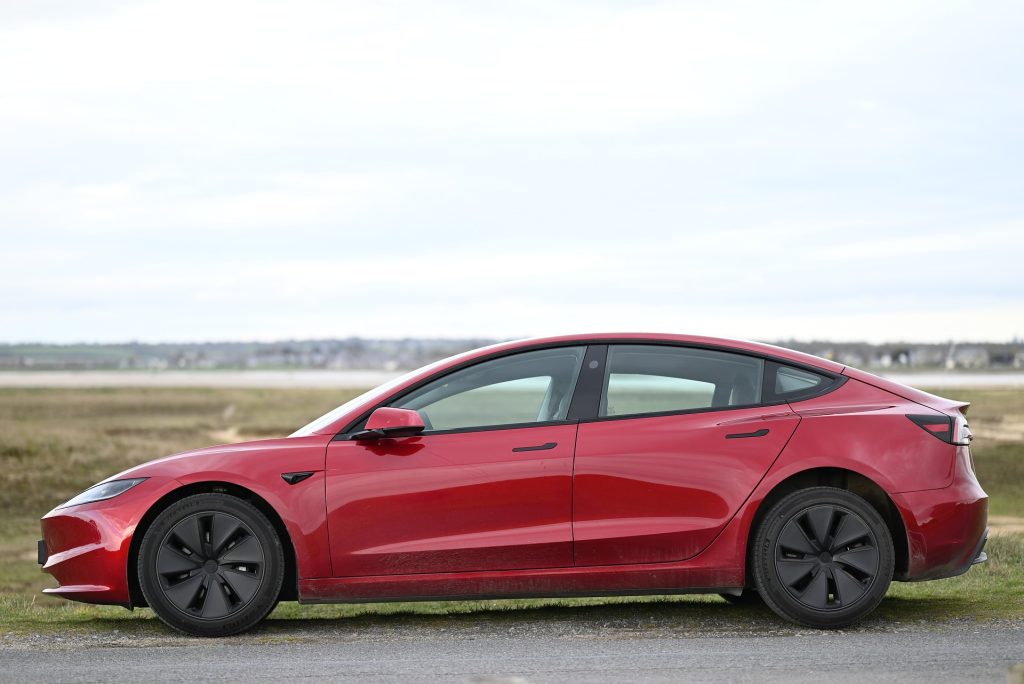 JATO Dynamics uvádí, že Tesla zažila minulý měsíc v Evropě určitý propad, přičemž klesly registrace Modelu Y i Modelu 3