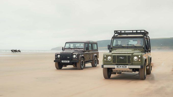 Land Rover nechce nechat klasický Defender zcela zaniknout. V roce 2024 se objeví nová verze klasického terénního vozu, doplněná o motor V-8