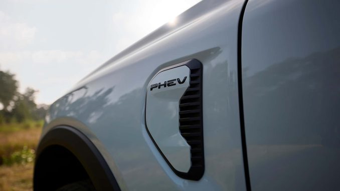 Po předpremiéře, která proběhla zhruba před rokem, Ford během veletrhu IAA 2024 plně odhalí Ranger PHEV v Evropě