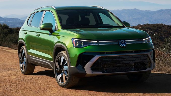 Volkswagen Taos 2025 není vozem nové generace, ale není ani pouhým osvěžením loňského modelu. SUV se dočká mírného přepracován