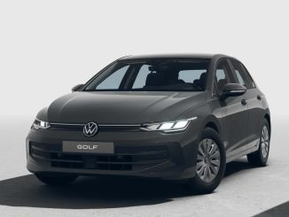 Volkswagen dopřál hatchbacku Golf 2024 nový facelift. Moc se toho nezměnilo. Uvnitř vozu se však objevila řadící páka