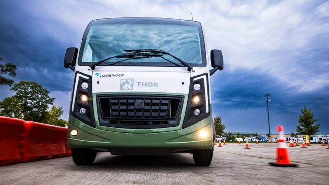 Thor Industries, známý inovátor v oblasti obytných vozů, představil prototyp svého prvního plug-in hybridního obytného vozu třídy A